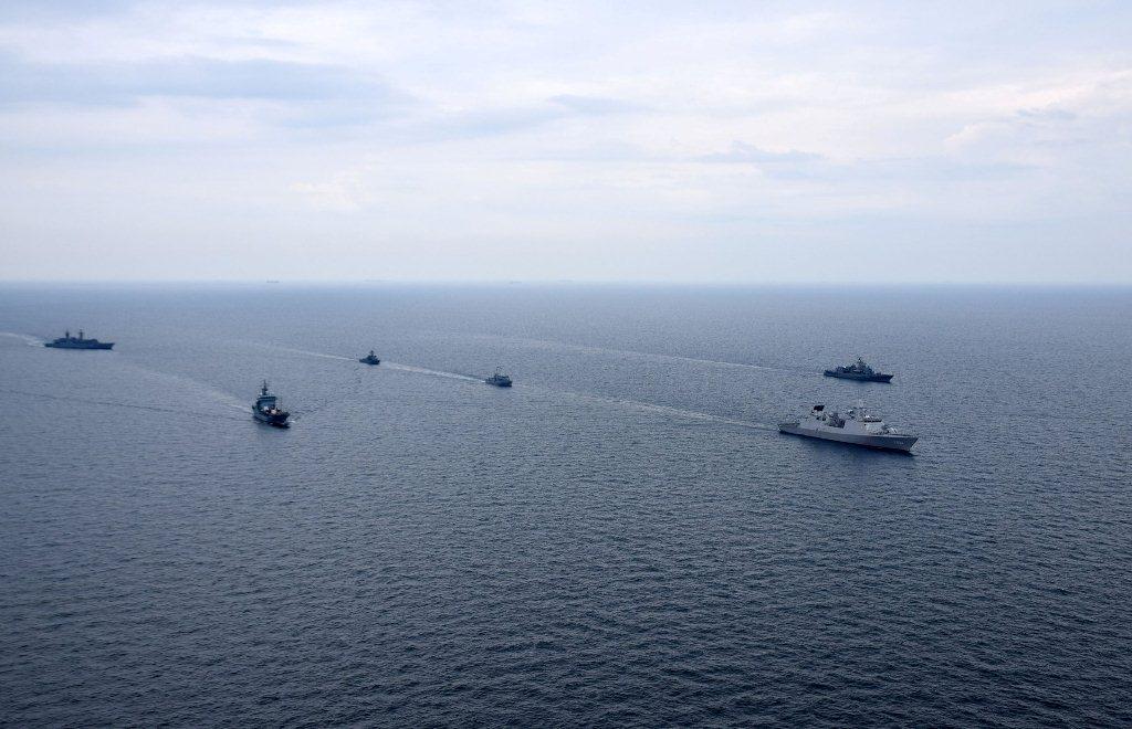 По данным Воронченко, сейчас в районе Керченского моста находятся восемь кораблей России - два судна Черноморского флота и шесть катеров пограничной службы ФСБ
